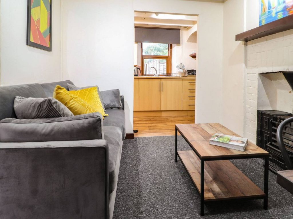 No 18, Ebens Lane, Cardigan, Cottage Let